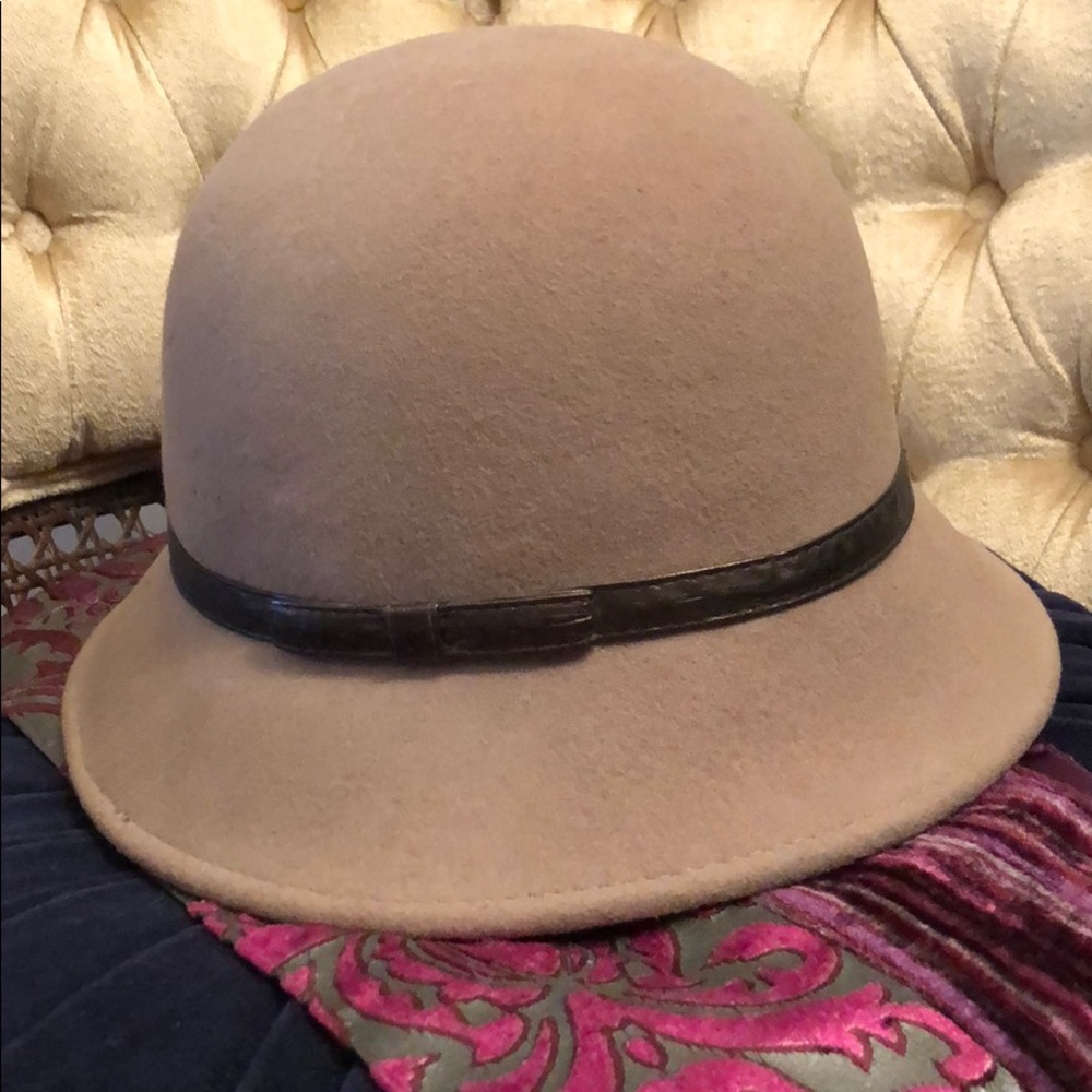 LAST CHANCE Vintage Tan Wool Cloche Bucket Winter Hat